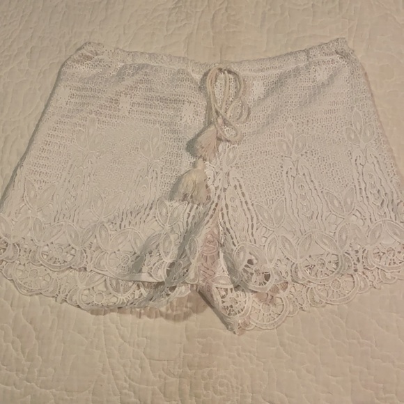 2 lace shorts with draw string - Picture 2 of 3